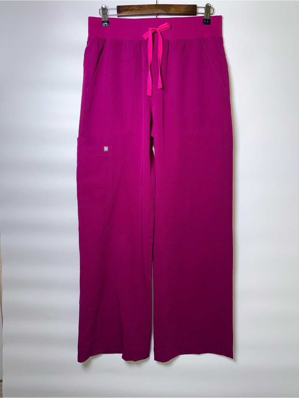 NWT FIGS Isabel High Waisted Wide Leg Scrub Pants Magenta Berry Barbiecore M - Picture 2 of 11